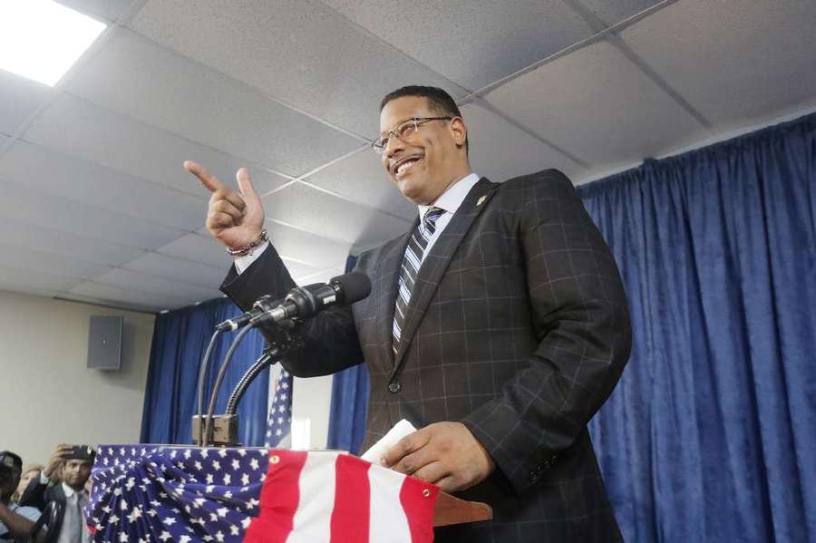 Sean Shaw speaking at podium